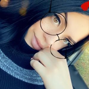 Meet your Posher, Thalia